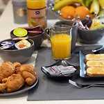 Дом отдыха Adrian's Luxury 1