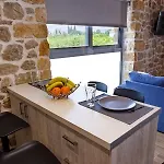 Adrian's Luxury 1 Дрепанон