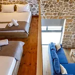 Дом отдыха Adrian's Luxury 1 Дрепанон