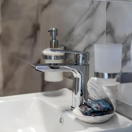 Prázdninový dům Adrian's Luxury 1 *