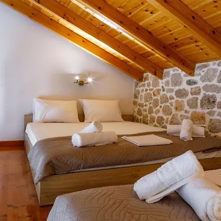 Adrian's Luxury 1 *