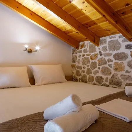 Adrian's Luxury 1 Nyaraló Drépano