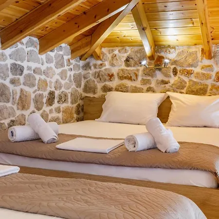 Adrian's Luxury 1 Дом отдыха