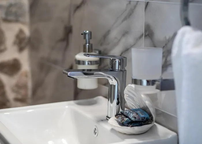 Дом отдыха Adrian's Luxury 1 *