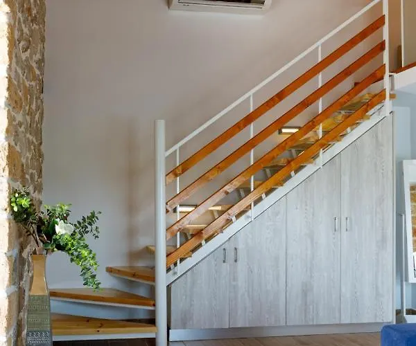 Adrian's Luxury 1 Дом отдыха Дрепанон