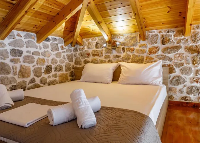 Adrian's Luxury 1 Дрепанон