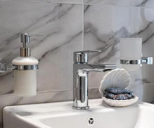 Adrian's Luxury 1 * Дрепанон