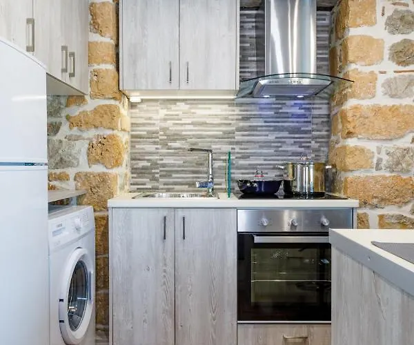 Adrian's Luxury 1 Дом отдыха Дрепанон