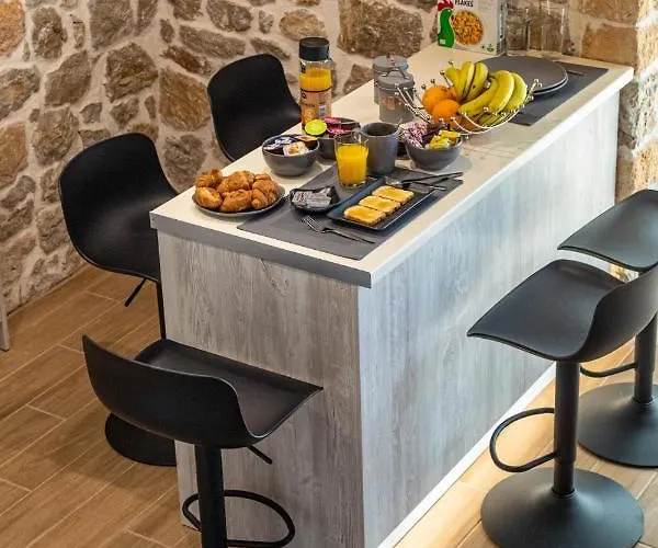 Adrian's Luxury 1 Дом отдыха *