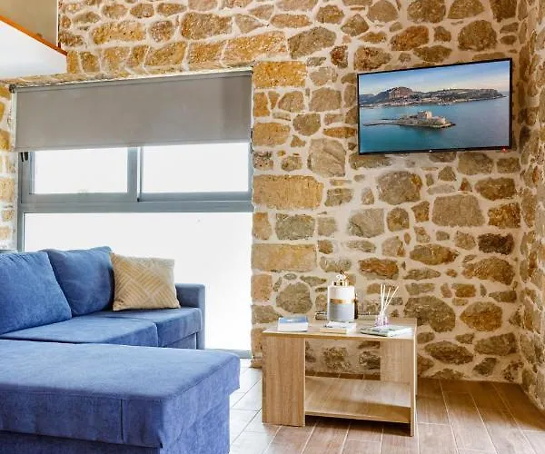 Adrian's Luxury 1 Дом отдыха